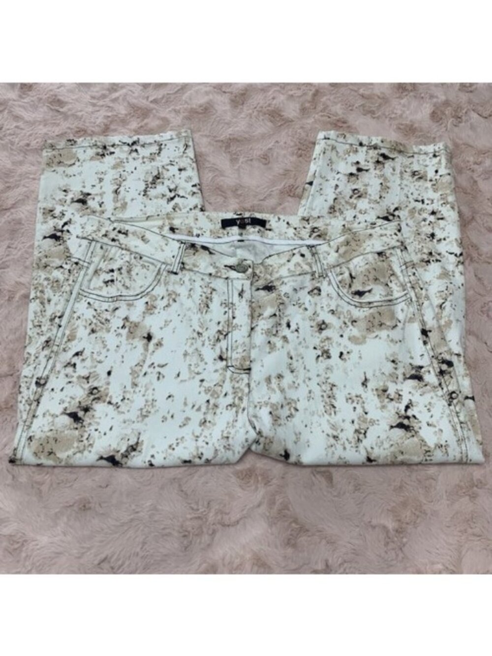 Yest Capri Women’s Size 10 White Denim w/ Brown & Tan Speckled Design CUTE!